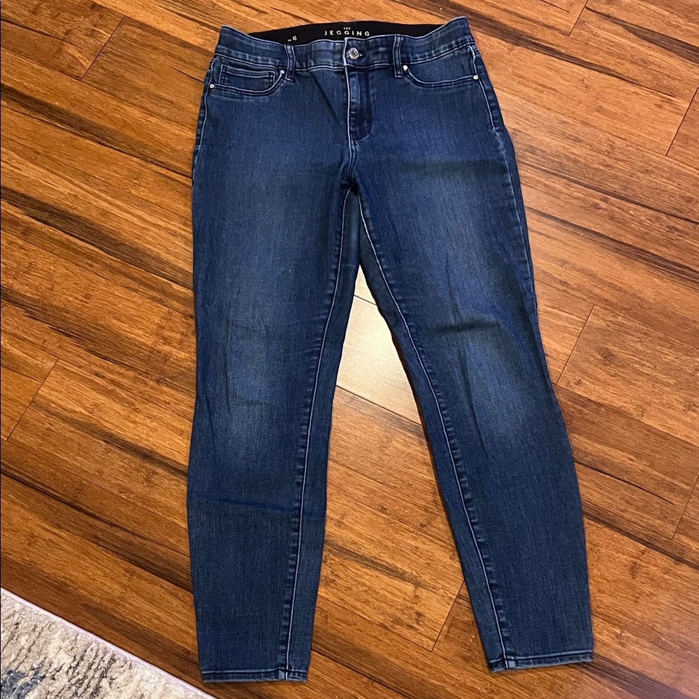 White House Black Market Dark Indigo Jeggings - 6